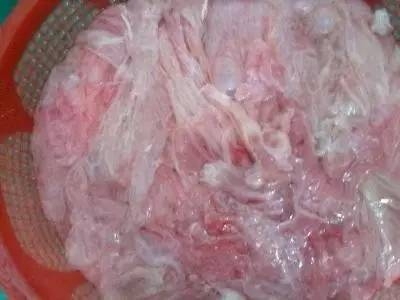 如何檢查母豬產后胎盤是否下完？