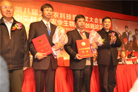創(chuàng)新驅(qū)動(dòng)農(nóng)業(yè)發(fā)展—第八屆大北農(nóng)科技獎(jiǎng)?lì)C獎(jiǎng)大會(huì)在京隆重舉行